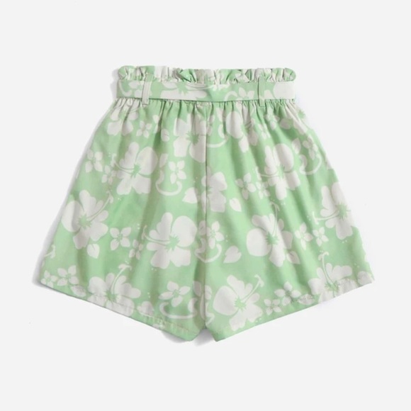 3/$15 NWT Green floral shorts medium - Picture 2 of 5